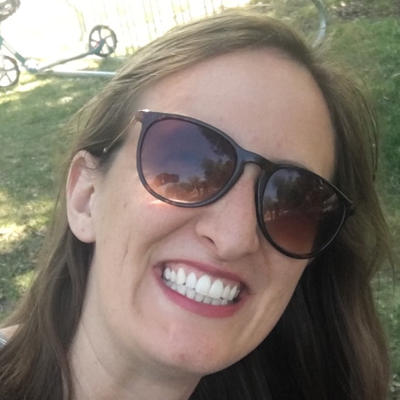 Meet your Posher, Leah - Picture 1 of 1